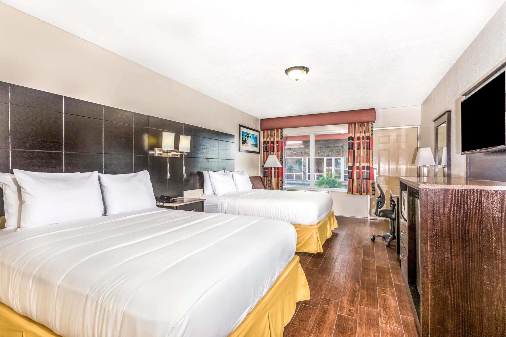 Econo Lodge Inn & Suites Florida City Exterior photo