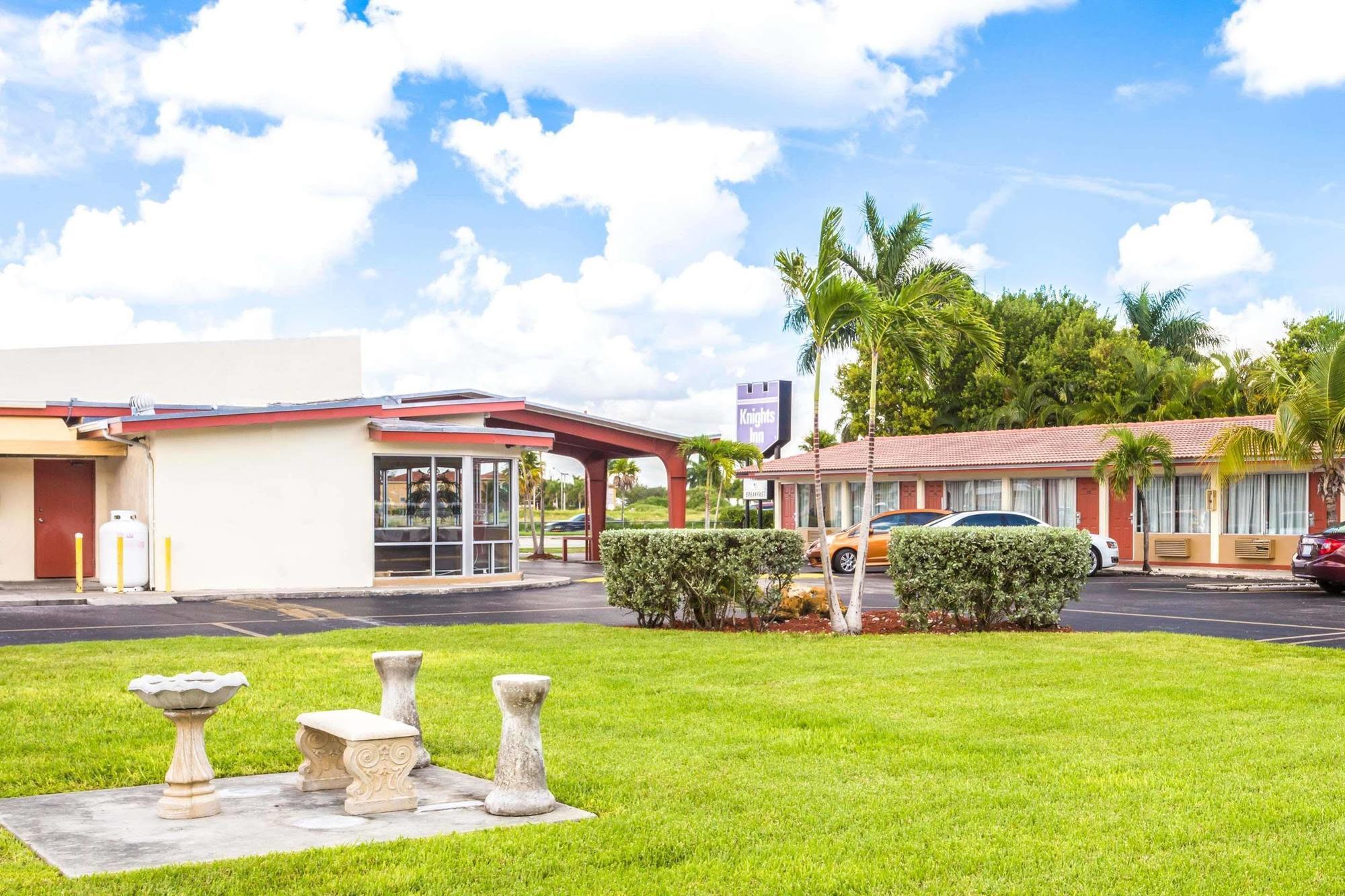Econo Lodge Inn & Suites Florida City Exterior photo