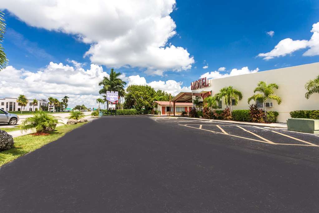 Econo Lodge Inn & Suites Florida City Facilities photo